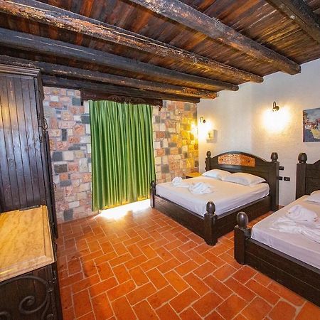 Hotel Sarajet E Pashait 1 เดอร์มี ภายนอก รูปภาพ