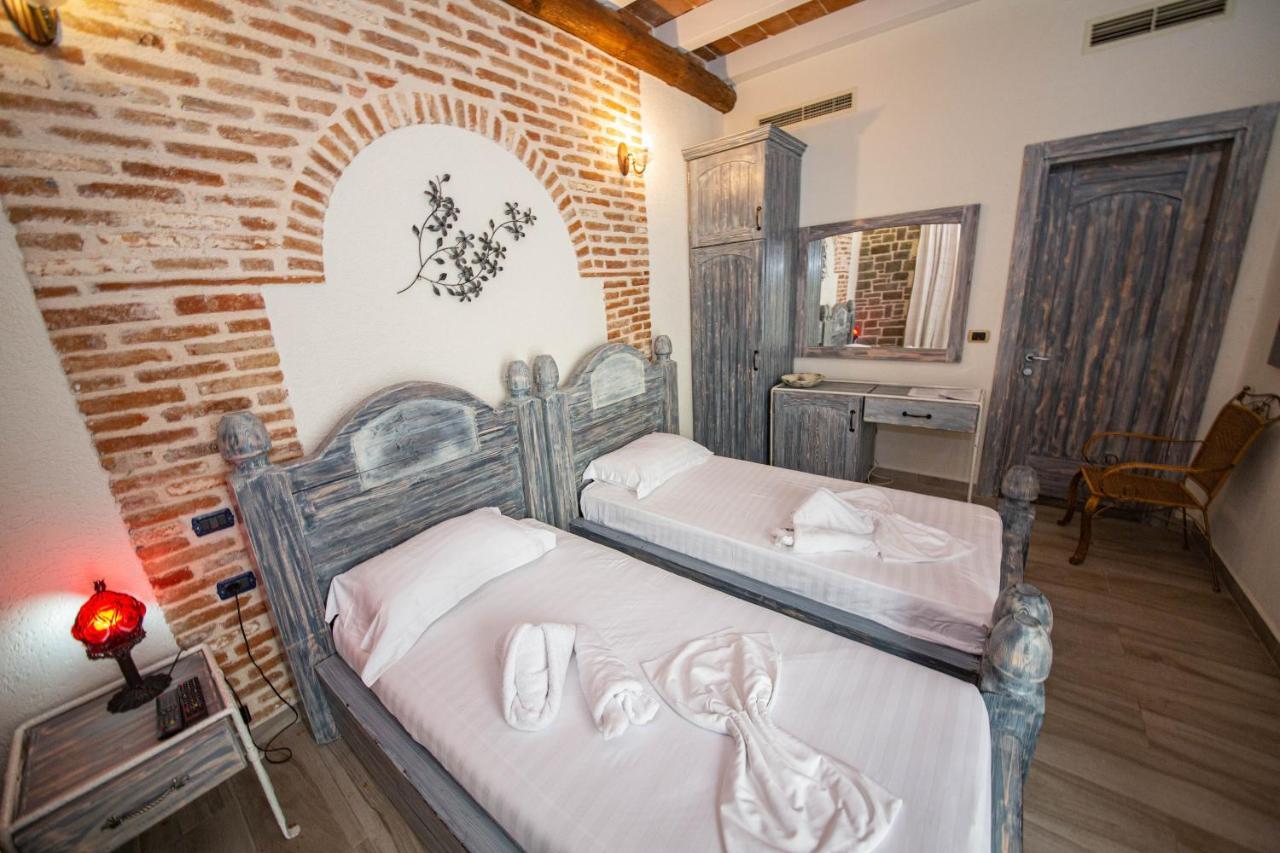 Hotel Sarajet E Pashait 1 เดอร์มี ภายนอก รูปภาพ