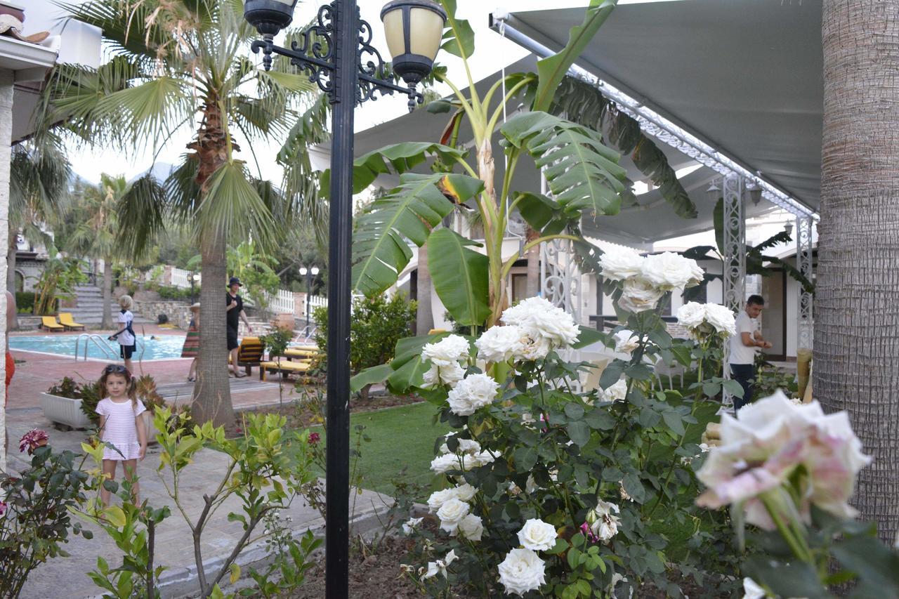 Hotel Sarajet E Pashait 1 เดอร์มี ภายนอก รูปภาพ