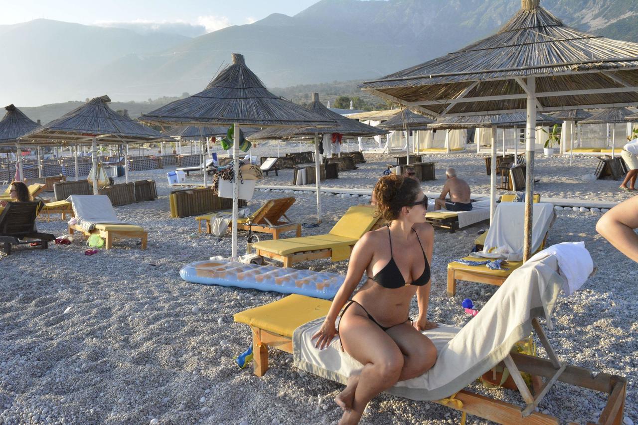 Hotel Sarajet E Pashait 1 เดอร์มี ภายนอก รูปภาพ