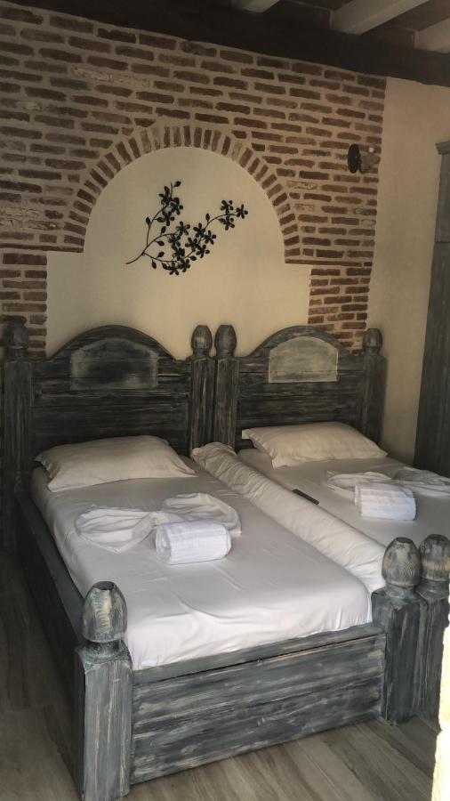 Hotel Sarajet E Pashait 1 เดอร์มี ภายนอก รูปภาพ